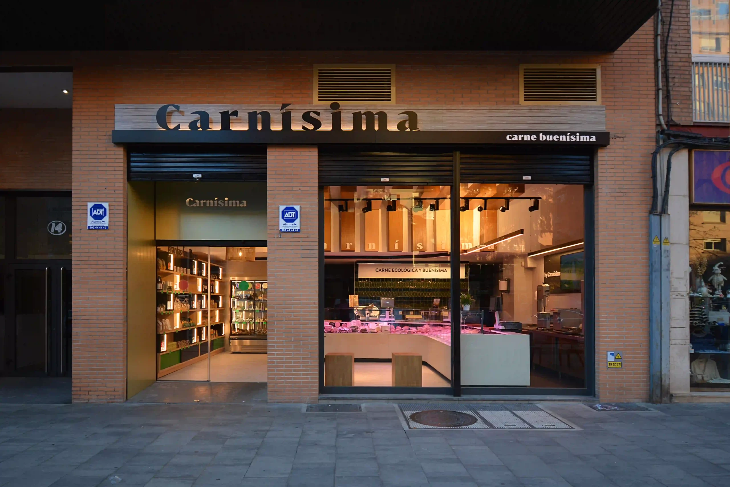 Proyecto de interiorismo comercial para Carnísima